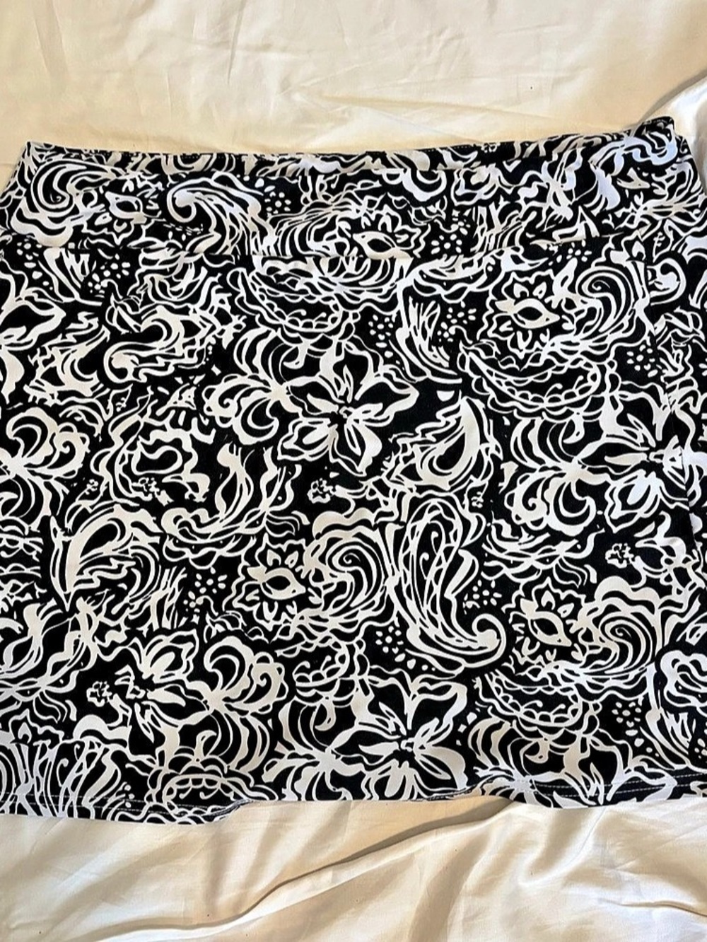 Aryeh Black/White Floral Lined Golf Tennis Skort Zip side split Women’s Regular